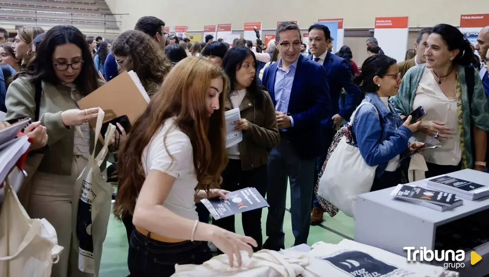 El rector destaca el "récord de estudiantes" de la USAL en la Feria de Bienvenida 