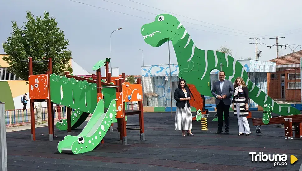 Los dinosaurios 'toman' el parque del paseo Alcalde José Sánchez de Santa Marta