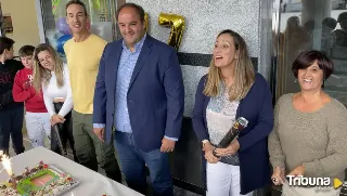 El Centro Joven de Guijuelo celebra con tarta su XVII anivesario 