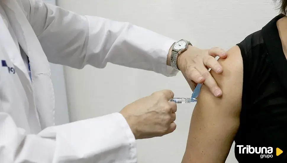 In Castile and Leon, the vaccination campaign against influenza and Covid begins on Tuesday.