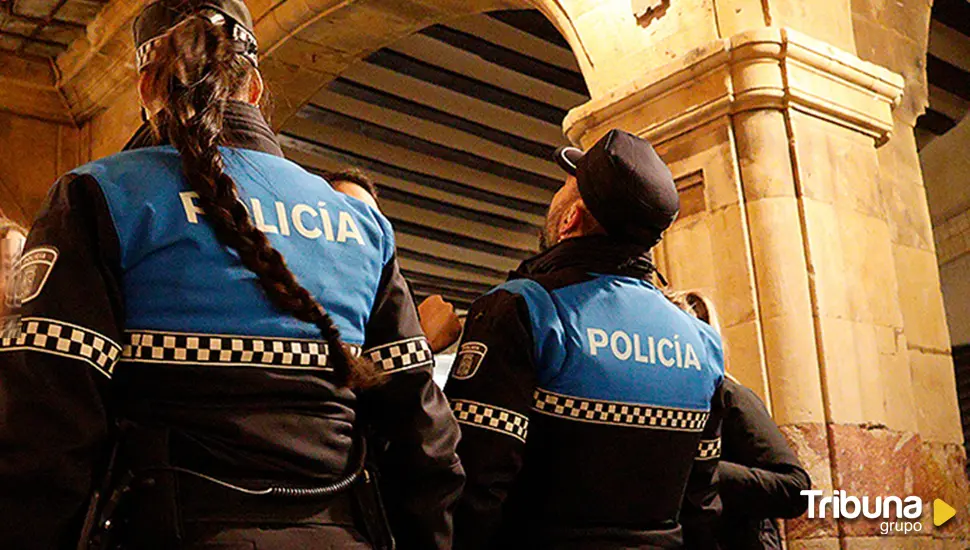 Tres denunciados por lanzar bengalas en la Plaza Mayor de Salamanca para celebrar la entrada del año 