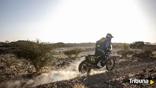 Santolino salva una jornada complicada y duerme con el grupo de los mejores del Dakar 