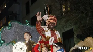 La fantasía y la luz de la Cabalgata de los Reyes Magos de Salamanca superan las previsiones