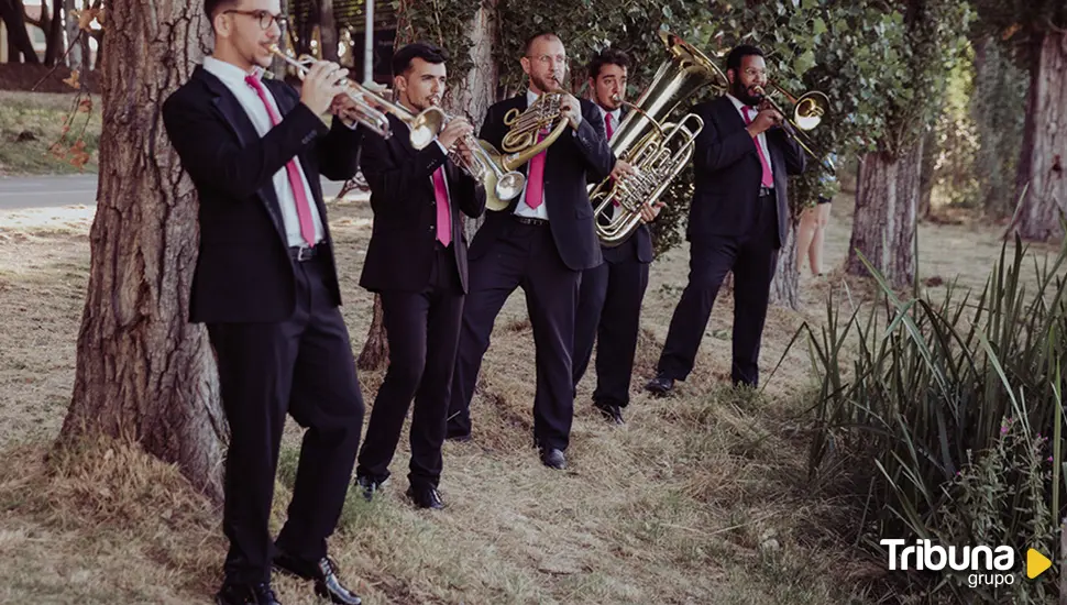 Among Brass, fusión de comedia con notas musicales en la Casa Lis 