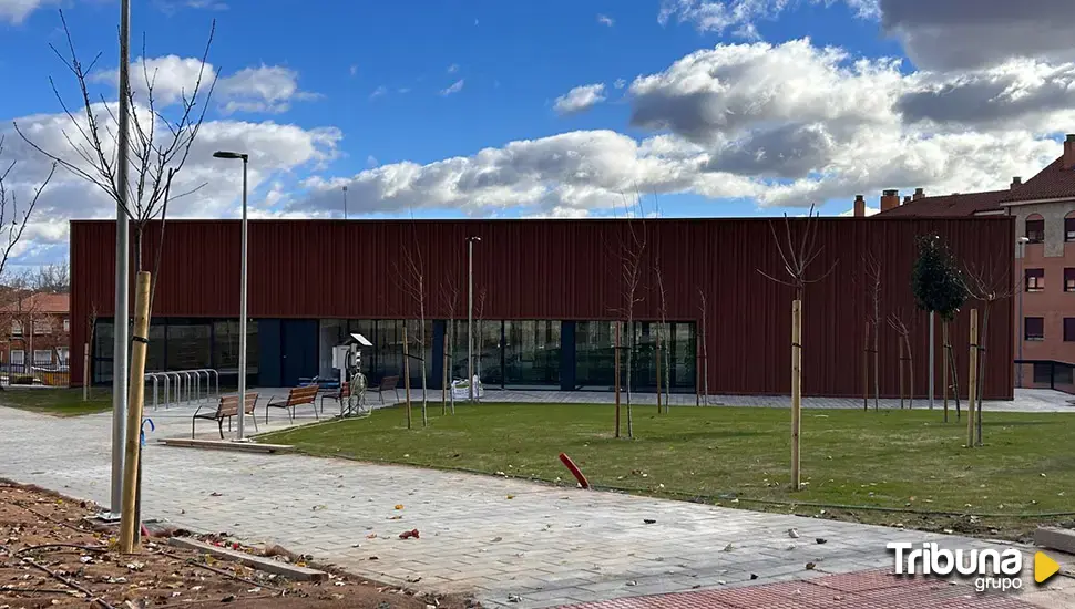 Malestar vecinal por el cierre temporal de la Biblioteca Martín Gaite y "la falta de planificación" 