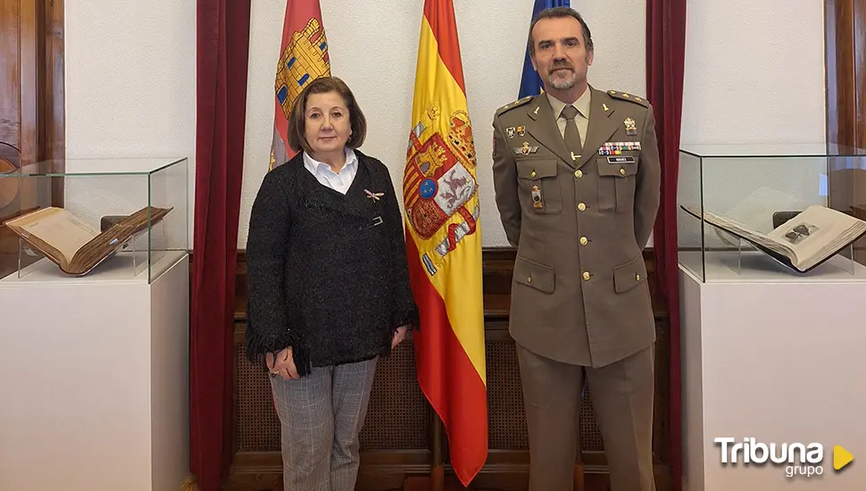 La subdelegada del Gobierno recibe al teniente coronel Nogués Santaló, nuevo jefe del REI número 11