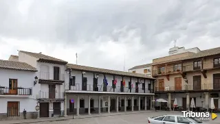 Piden la dimisión de un concejal de un pueblo de Toledo por conectarse al pleno conduciendo una ambulancia