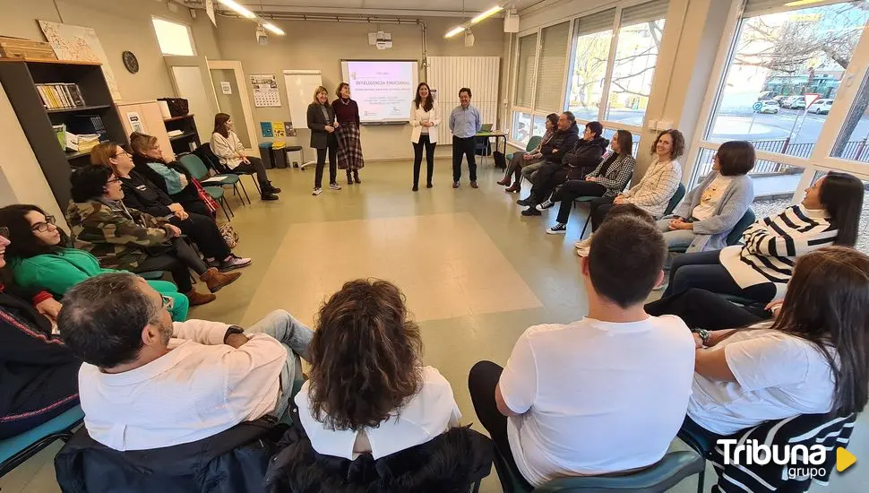 Nuevas charlas de la Escuela de Familia sobre inteligencia emocional, redes sociales y salud mental