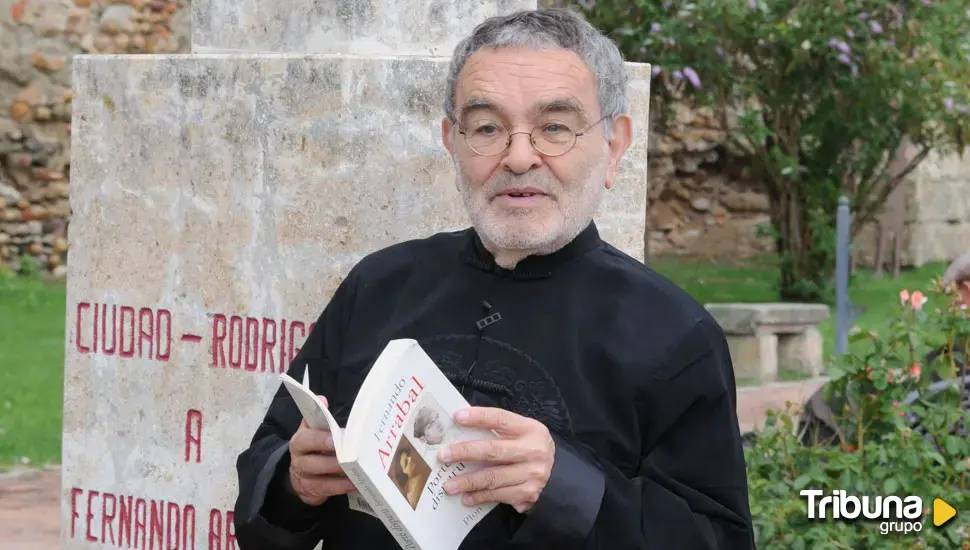 Fernando Arrabal respalda en Ciudad Rodrigo el inicio del 125 aniversario del teatro que lleva su nombre 