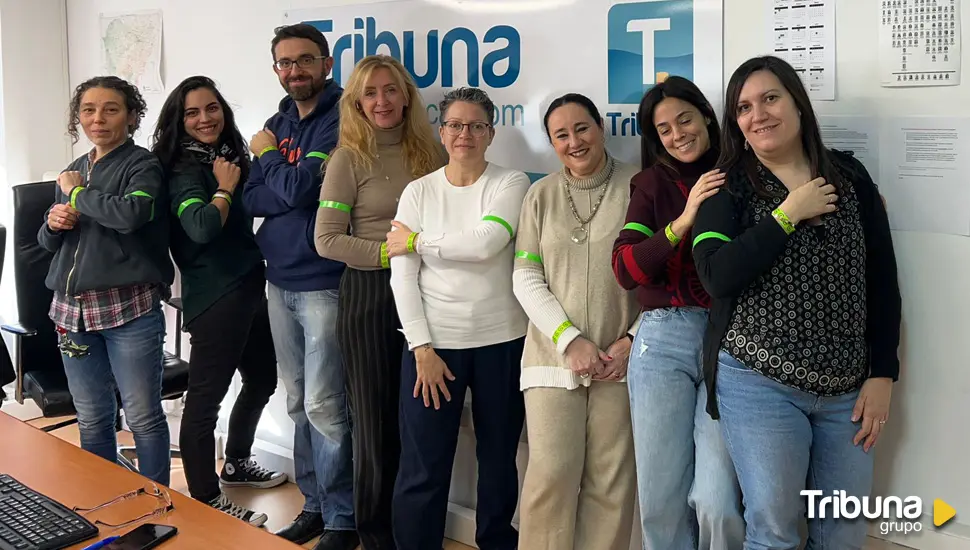 'Brazaletes de esperanza': Tribuna Salamanca muestra su compromiso con la lucha contra el cáncer