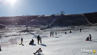 La apertura de la pista de debutantes y parte de El Cerrojo permite disfrutar a los esquiadores en La Covatilla