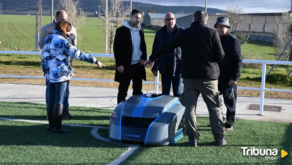 Ciudad Rodrigo rehabilita el césped artificial del campo de fútbol Antonio Martiño Alonso 'Toñete'