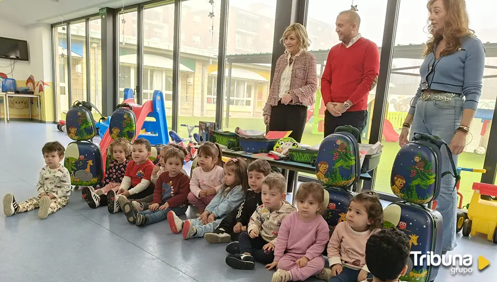 Las 'maletas viajeras' llegan a la Escuela Municipal Infantil de Pizarrales  