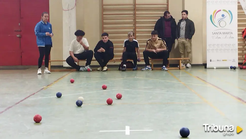 Un centenar de estudiantes del IES Torrente Ballester disfrutan del boccia 