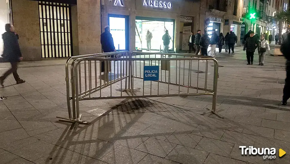 Sorpresa en Salamanca: la estatua de Vicente del Bosque desaparece temporalmente