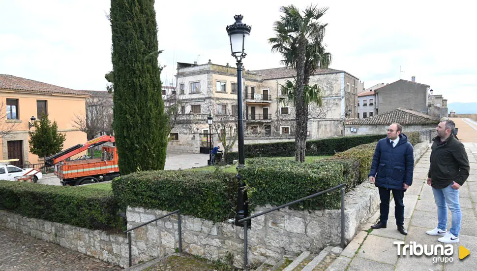 Ciudad Rodrigo refuerza la iluminación de la zona del Castillo con nuevas farolas y focos directos al verraco