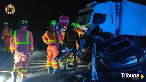 Tres fallecidas tras escapar de un control de la Guardia Civil y chocar contra otro coche