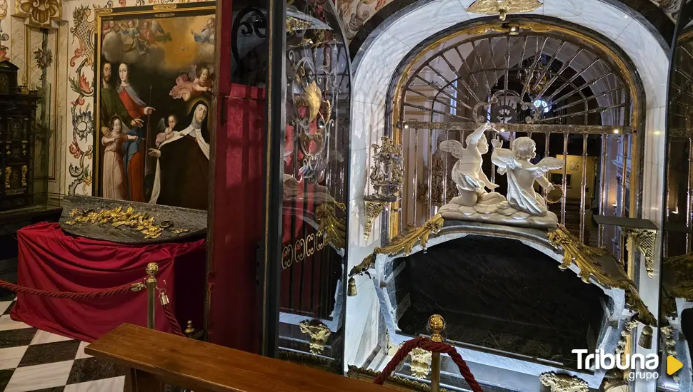 Expuestos por primera vez en Alba de Tormes la urna y el sepulcro de Santa Teresa vacíos y abiertos