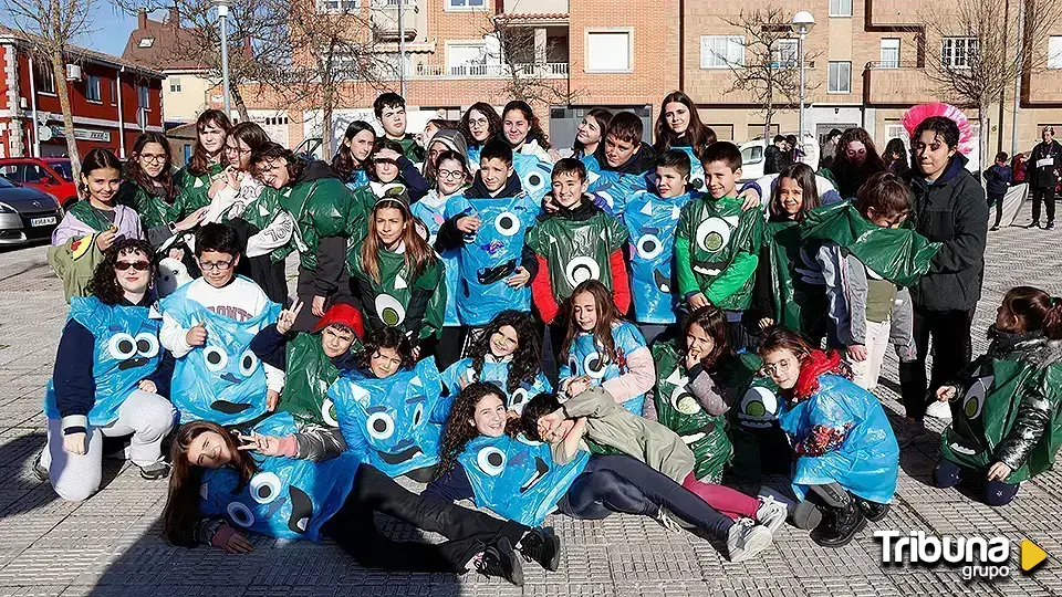 El Rollo y Puente Ladrillo inundan sus calles de Carnaval con un vibrante Pasacalles