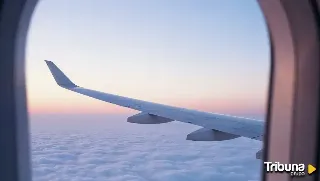 Un pasajero intenta abrir la puerta de la cabina de un avión en pleno vuelo Madrid-Caracas