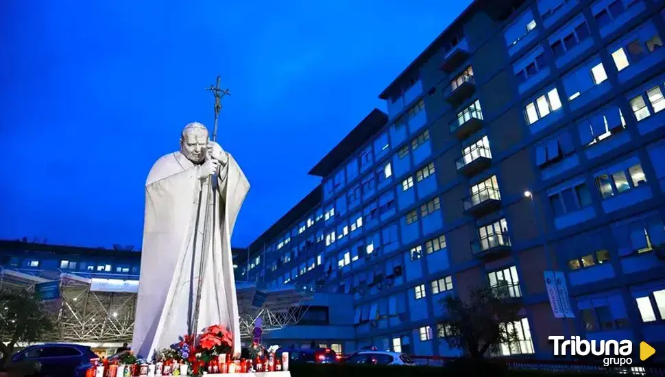 La radiografía de tórax del papa Francisco confirma su mejoría tras 27 días hospitalizado